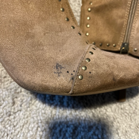 Universal Thread Women's Lona Microsuede Studded Heeled Booties 8.5 - Picture 2 of 6